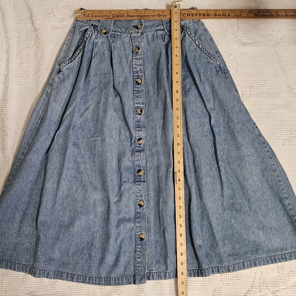 Bay Club Skirt with Pockets - Picture 3 of 7